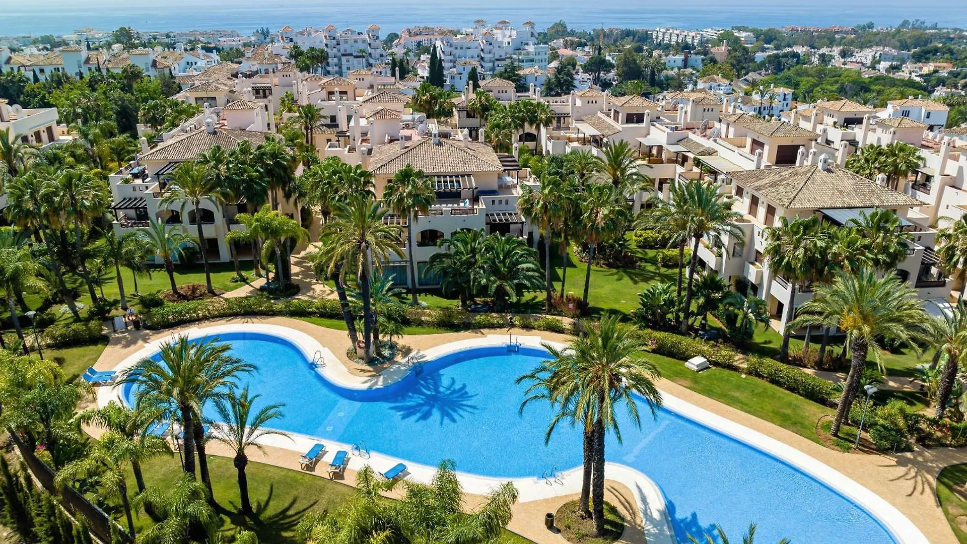 Apartment Vacation Marbella I The Sovereign Penthouse, Large Communal Pool, 24H Security, 5Min To Puerto Banus Spain