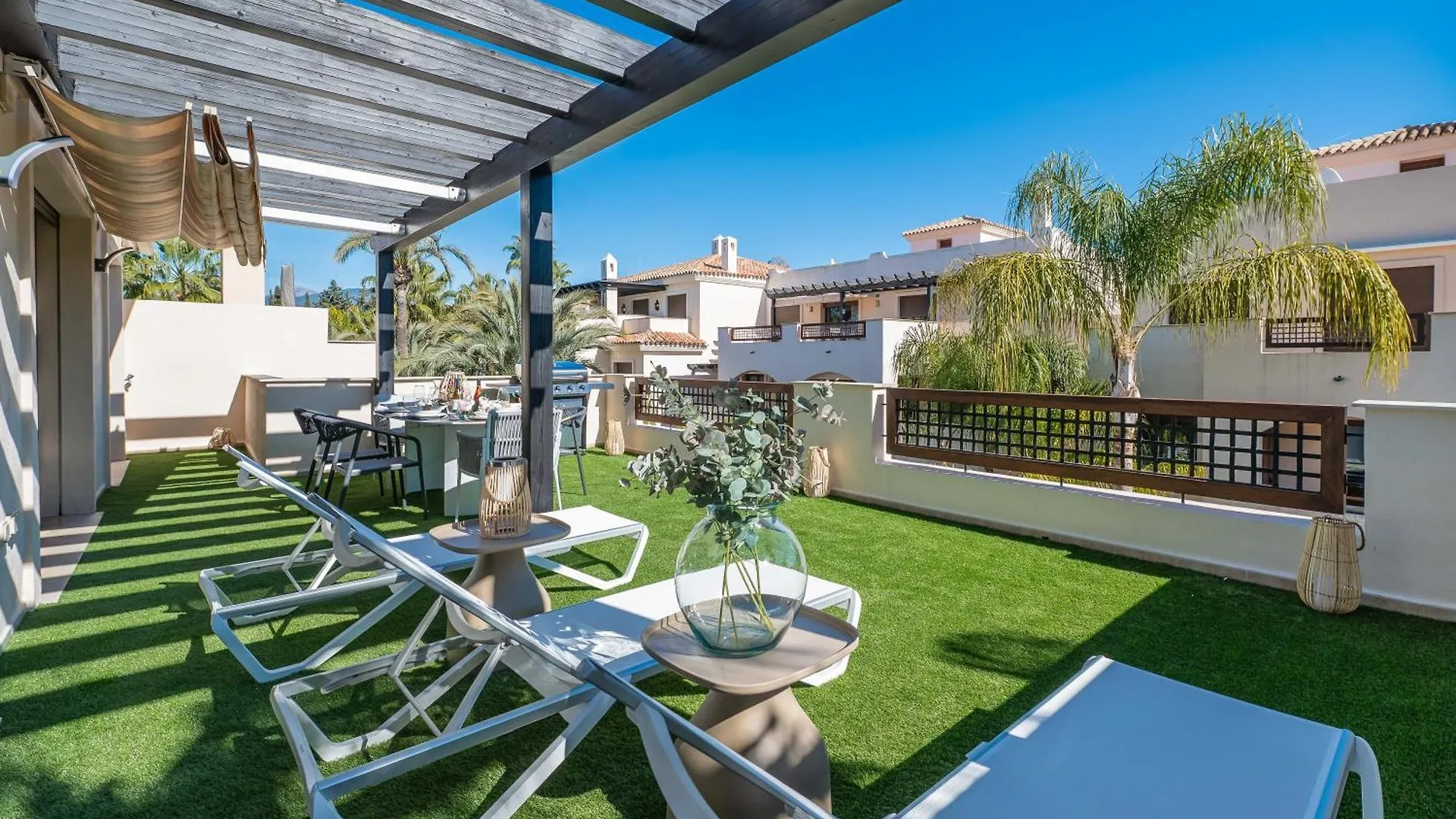 Vacation Marbella I The Sovereign Penthouse, Large Communal Pool, 24H Security, 5Min To Puerto Banus Spain