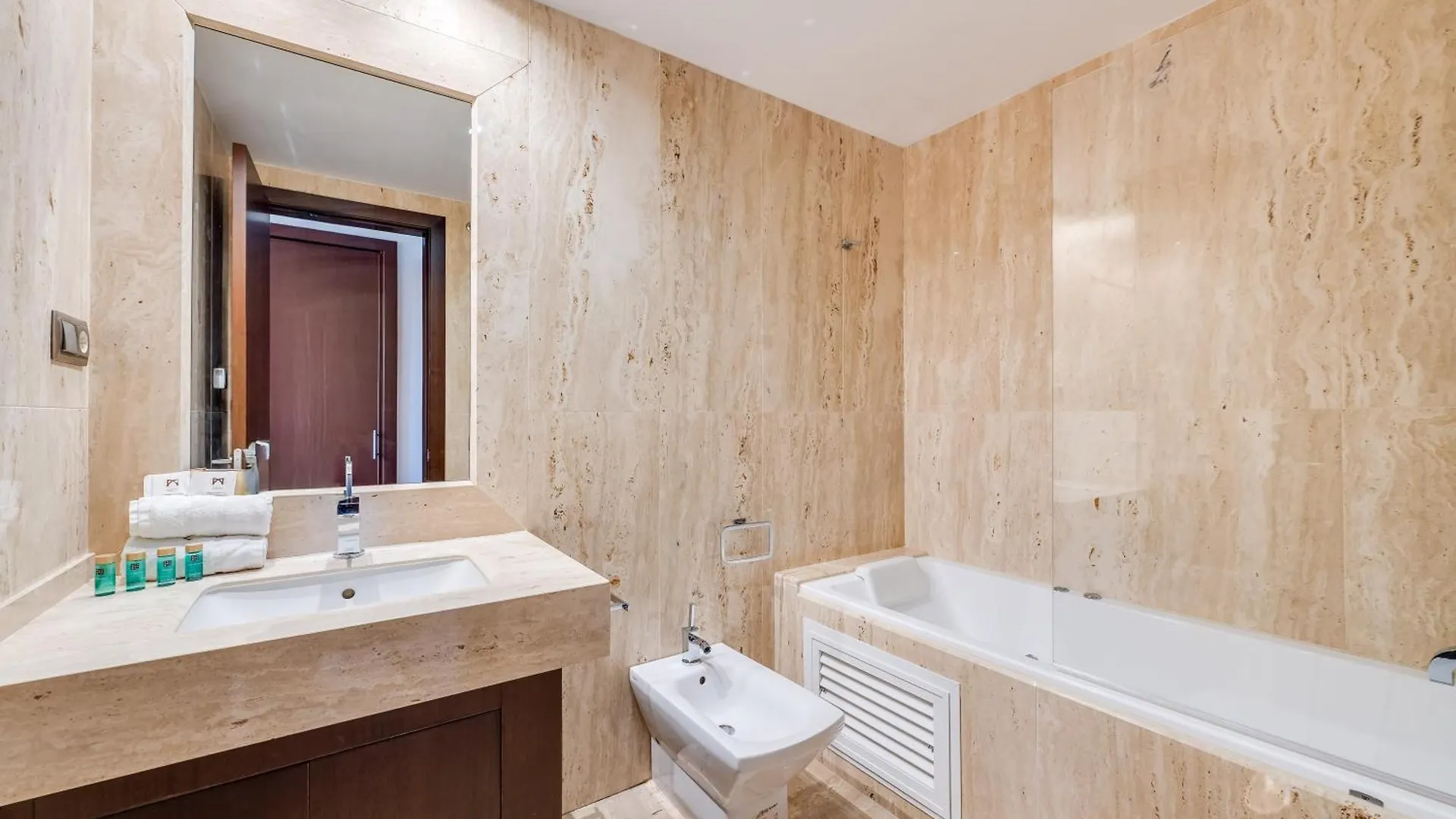 Vacation Marbella I The Sovereign Penthouse, Large Communal Pool, 24H Security, 5Min To Puerto Banus Spain