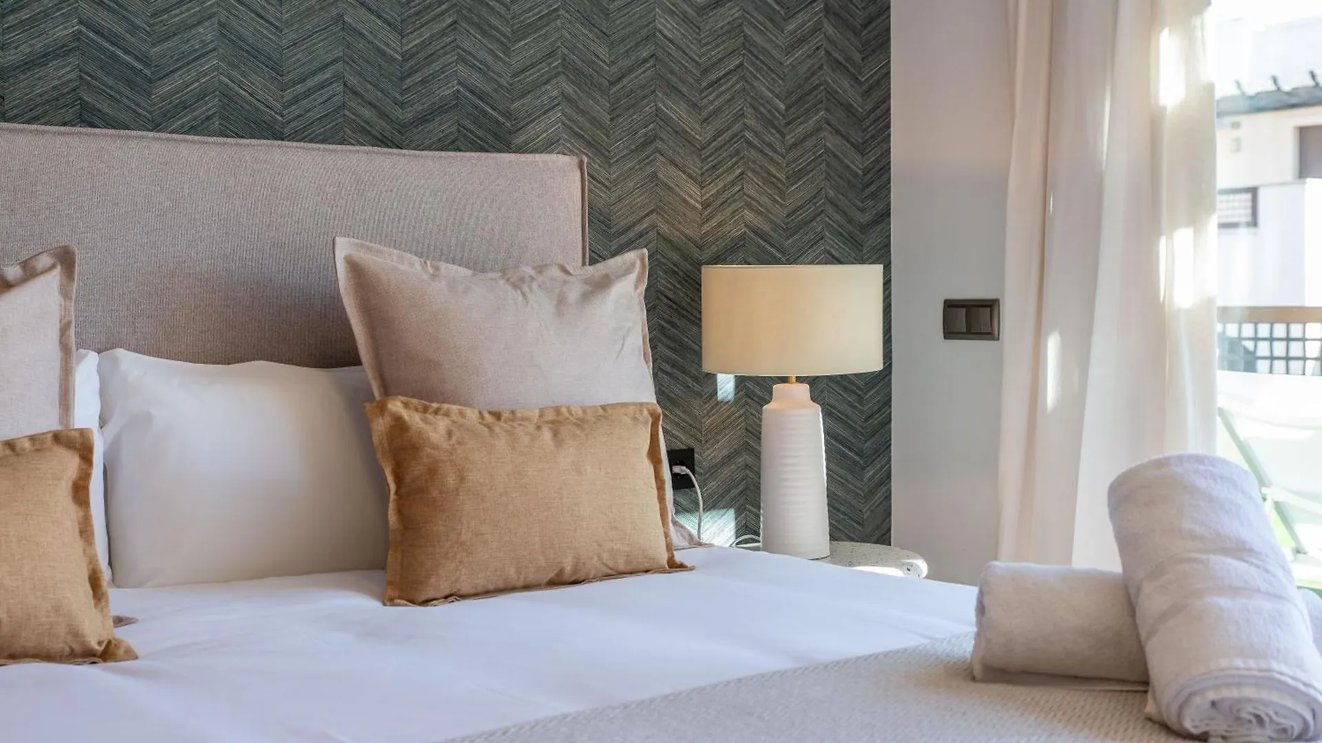 Vacation Marbella I The Sovereign Penthouse, Large Communal Pool, 24H Security, 5Min To Puerto Banus Apartment