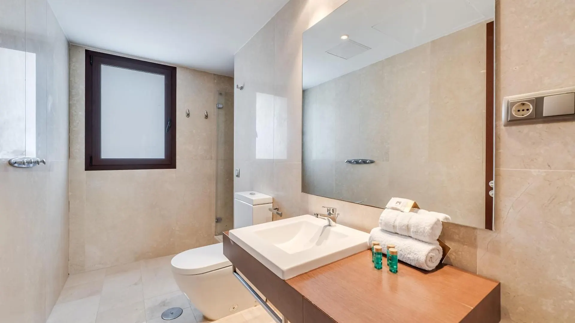 Vacation Marbella I The Sovereign Penthouse, Large Communal Pool, 24H Security, 5Min To Puerto Banus