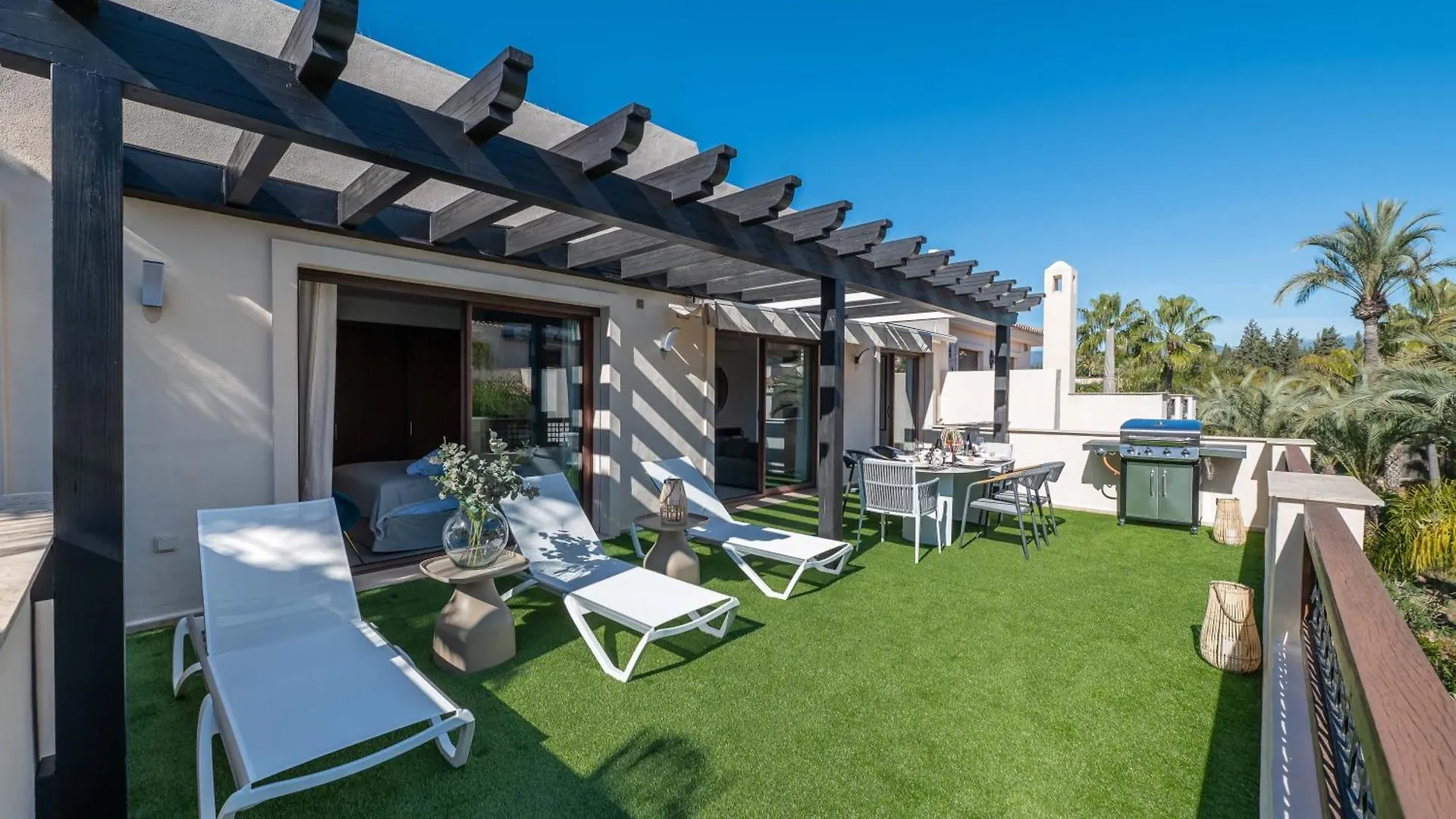 Apartment Vacation Marbella I The Sovereign Penthouse, Large Communal Pool, 24H Security, 5Min To Puerto Banus Spain