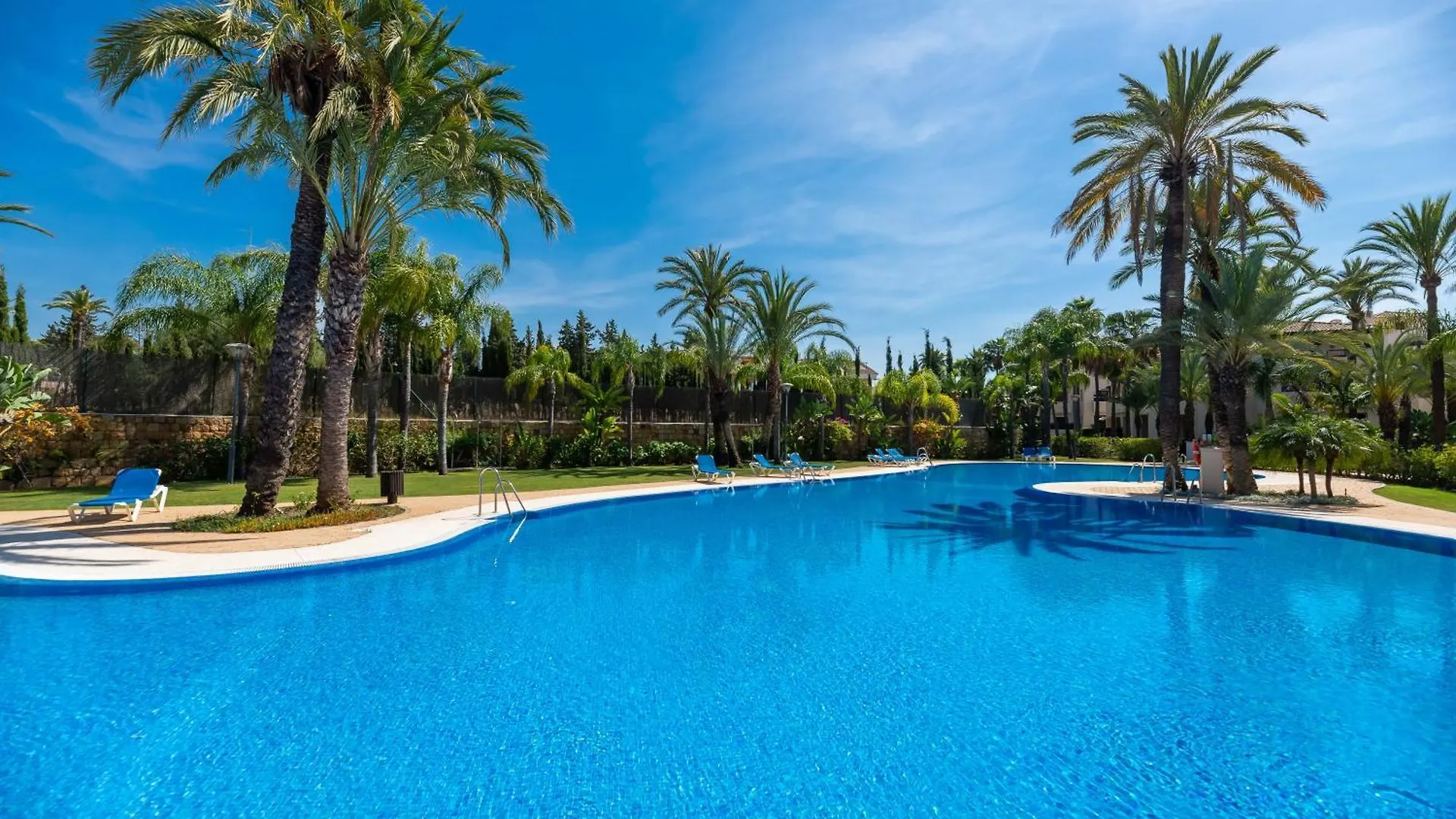 Apartment Vacation Marbella I The Sovereign Penthouse, Large Communal Pool, 24H Security, 5Min To Puerto Banus