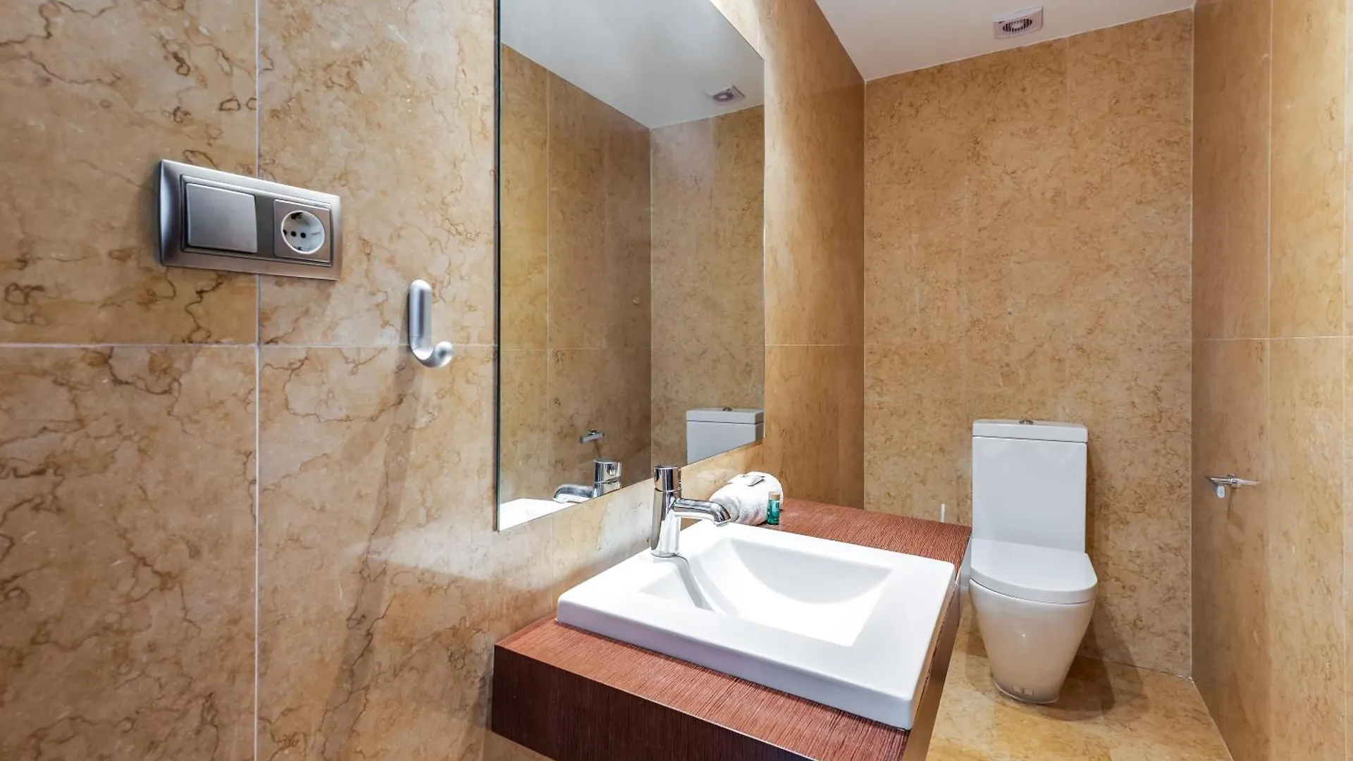 Vacation Marbella I The Sovereign Penthouse, Large Communal Pool, 24H Security, 5Min To Puerto Banus Apartment