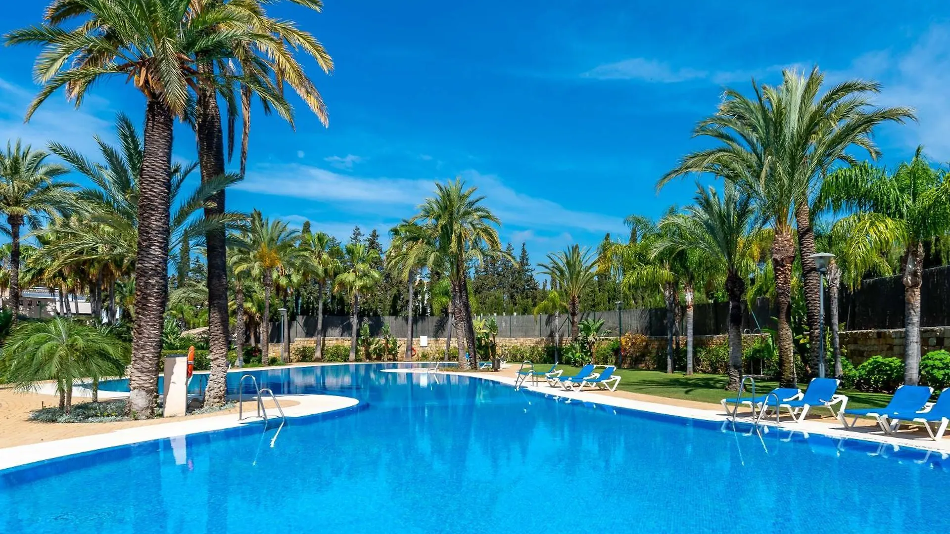 Vacation Marbella I The Sovereign Penthouse, Large Communal Pool, 24H Security, 5Min To Puerto Banus Apartment